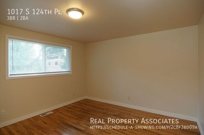 Building Photo - 1017 S 124th Pl