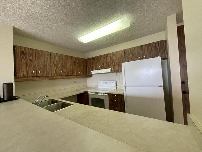 Building Photo - MOTT SMITH LANILOA 1/1/1, W/D, A/C, D/W, e...