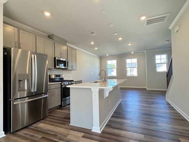 Building Photo - 4 Bedroom 3.5 Bath for Rent