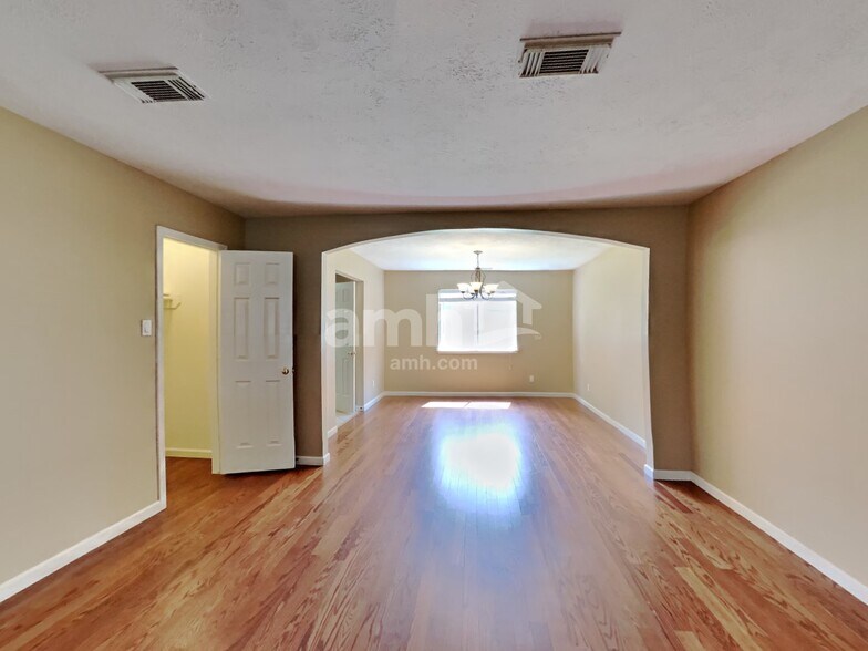 Building Photo - 31106 Perlican Dr