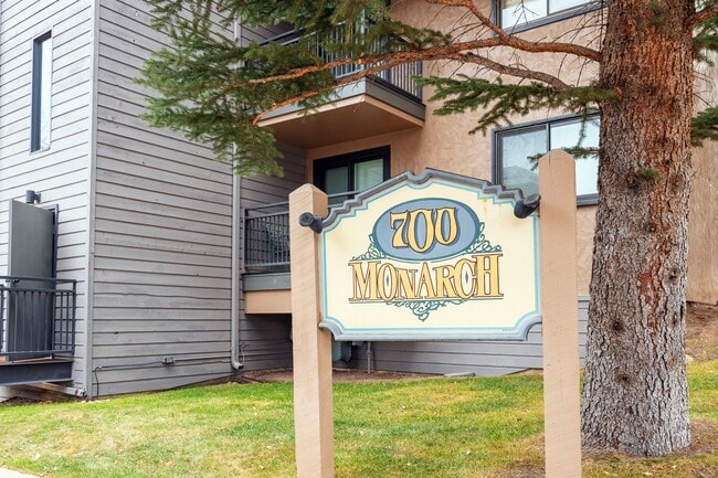 Building Photo - 700 S Monarch St