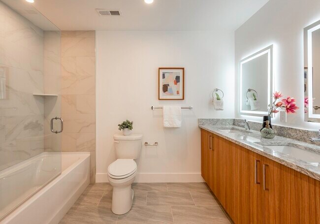 Building Photo - 1060 Main St