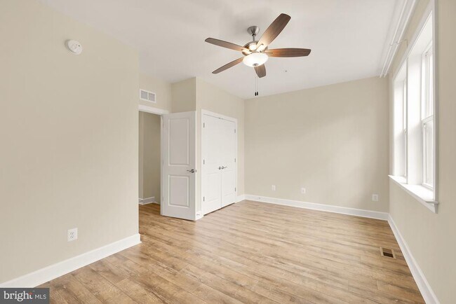 Building Photo - 4707 Van Buren St