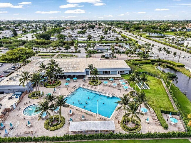 Building Photo - 703 Brittany Park