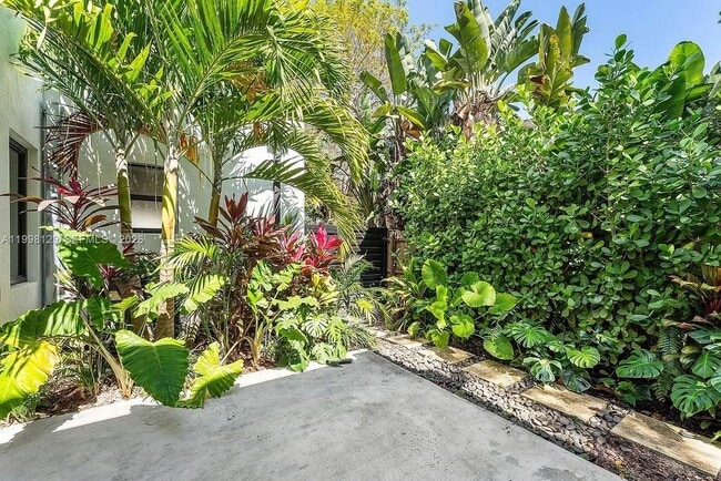 Building Photo - 445 NE 76th St