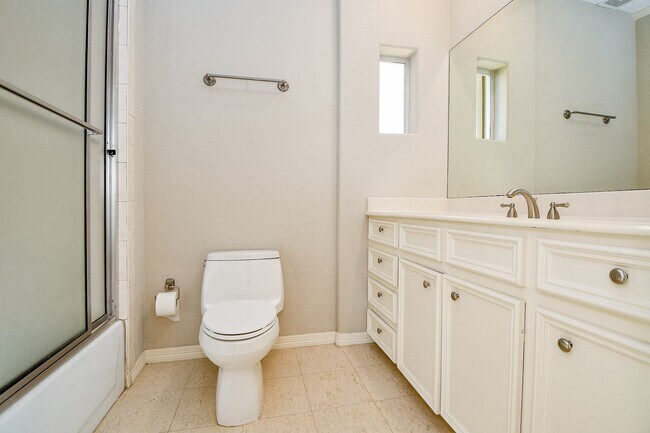 Building Photo - 2094 Brentwood Dr