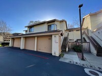 Building Photo - Single Story 1 Bedroom Apartment in Lompoc...