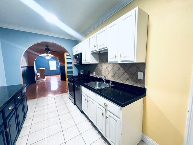 Building Photo - 63 Van Reypen St