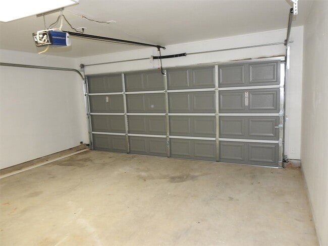 Building Photo - 6207 Pleasant Stream Dr