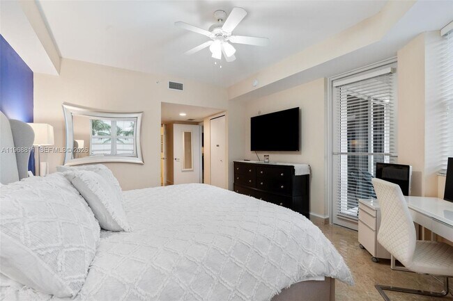 Building Photo - 19900 E Country Club Dr