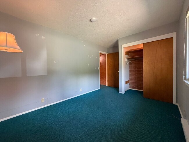 Building Photo - 2708 Delwood Ave