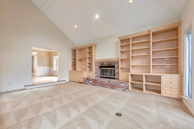 Building Photo - 954 Russell Ave