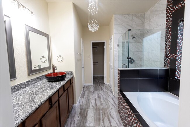 Building Photo - 6442 Wilshire Lakes