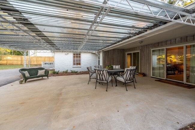 Building Photo - **ADORABLE DUBLEX IN BELLE MEADE WITH AMAZING YARD SURROUNDED BY MULTI-MILLION DOLLAR HOMES**