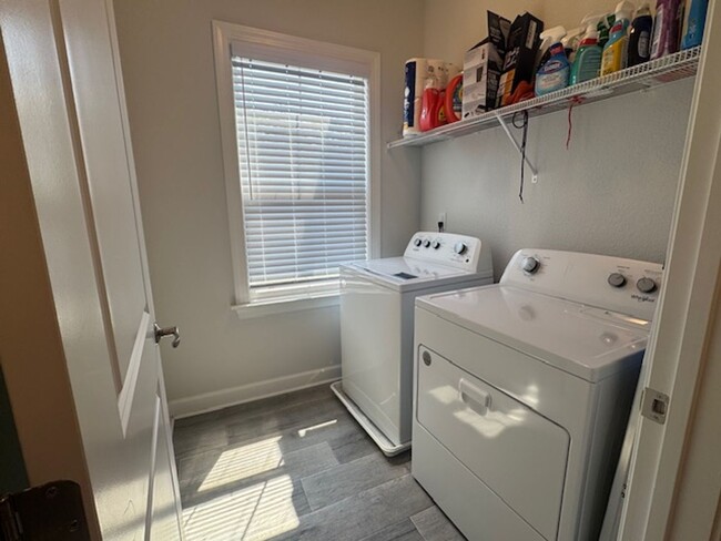 Building Photo - Immaculate Four Bedroom Home in Joliff Lan...
