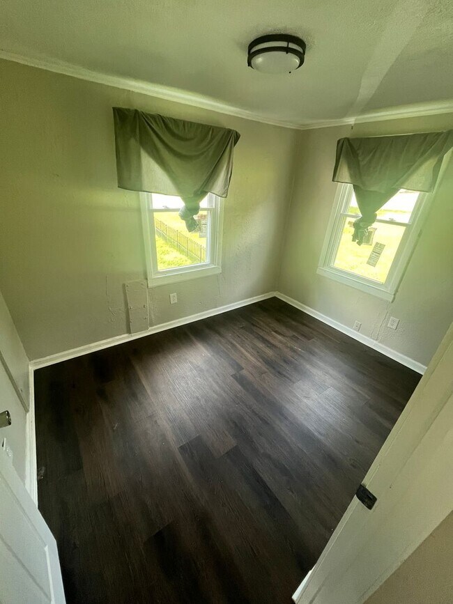 Building Photo - Small Family Home In Berryhill!