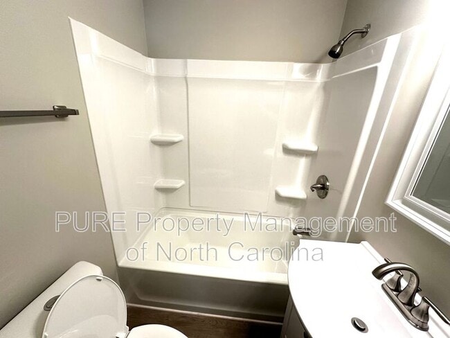 Building Photo - 108 Mendota Ave