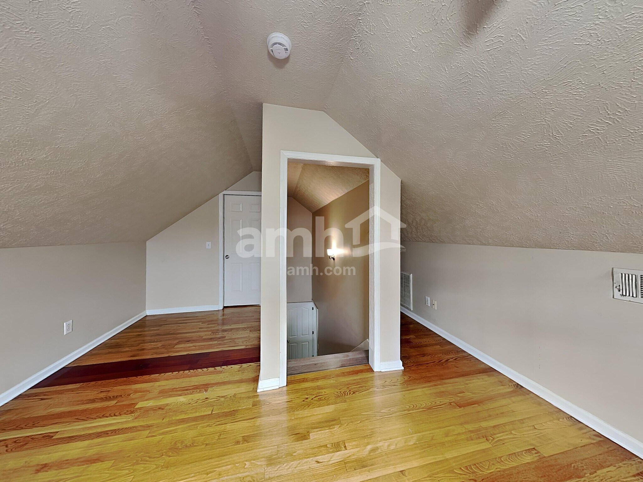 Building Photo - 403 Wooded Valley Ct