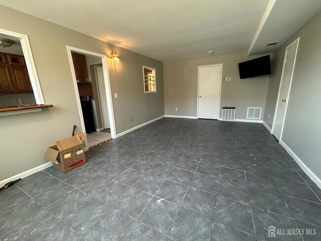 Building Photo - 205 College Dr
