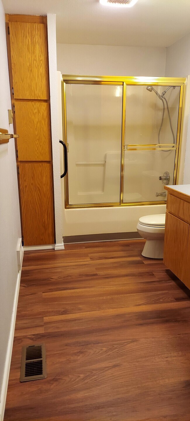 Building Photo - 5090 Forsythia Dr