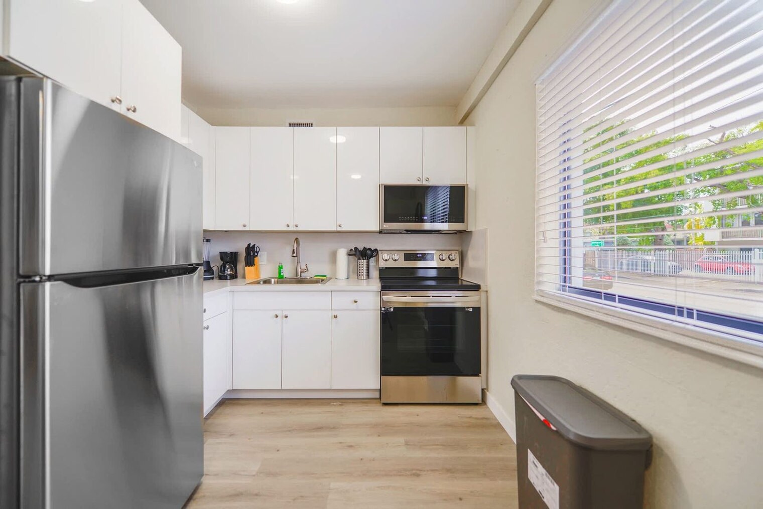 Building Photo - 700 SW 11th Ave