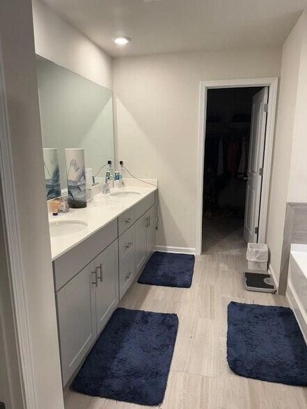 Building Photo - 3938 Dean Grv Wy