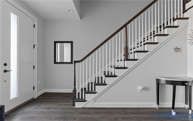 Building Photo - 444 W 6th St