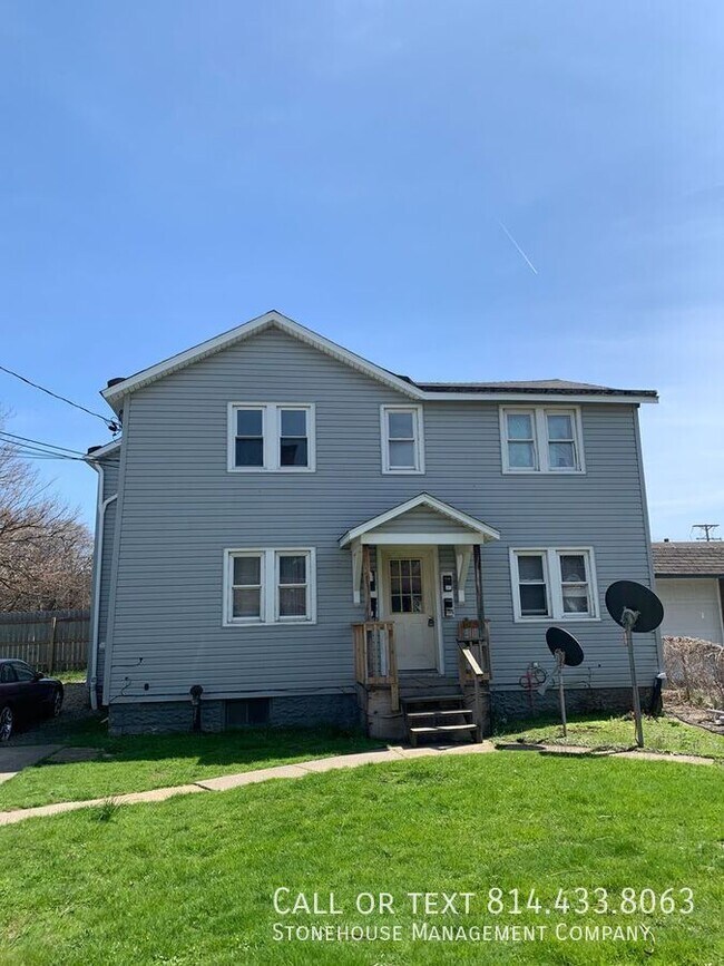 Primary Photo - 239 E 10th St