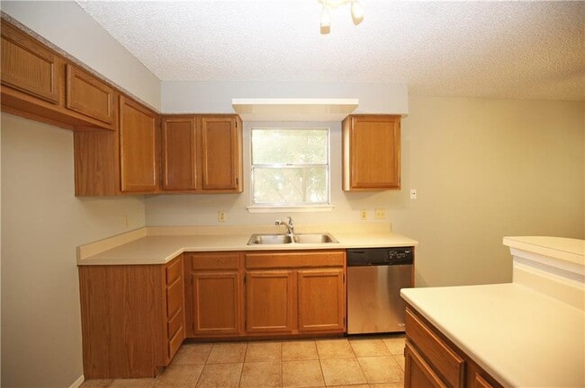 Building Photo - 12903 Humphrey Dr