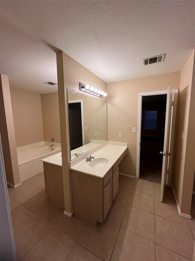 Building Photo - 4406 Cisco Valley Dr