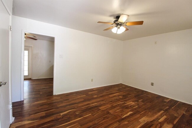 Building Photo - 1304 Woodlawn St