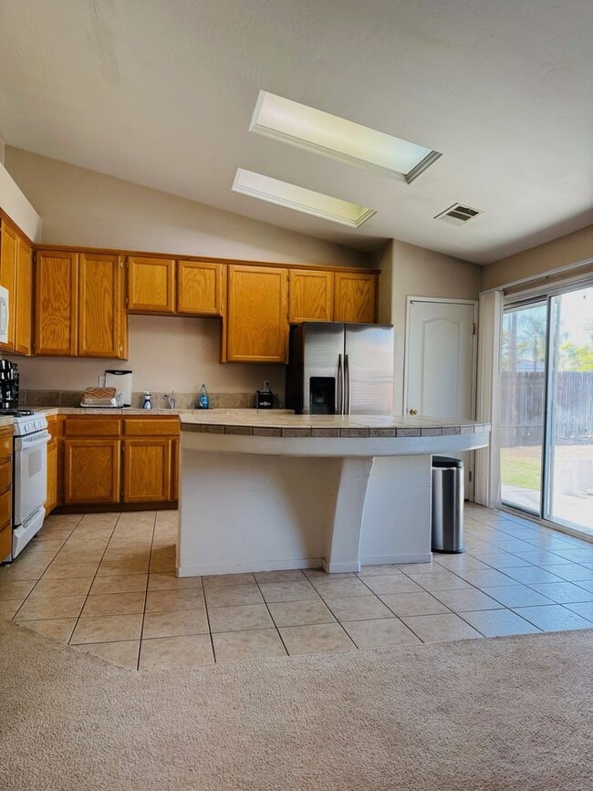 Building Photo - Single Family Home located in South Bakersfield