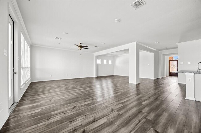 Building Photo - 2265 Wooster St