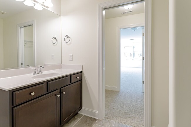 Building Photo - Brand new Luxurious 3 bedroom 3 bath + LOF...