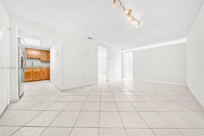 Building Photo - 1975 Normandy Dr