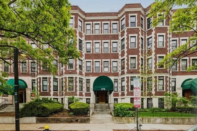 Primary Photo - 380 Riverway
