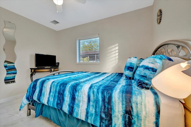 Building Photo - 4213 E Yukon St