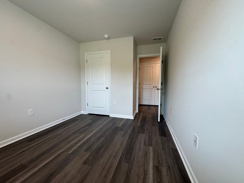 Building Photo - 128 Harvest Gold Dr