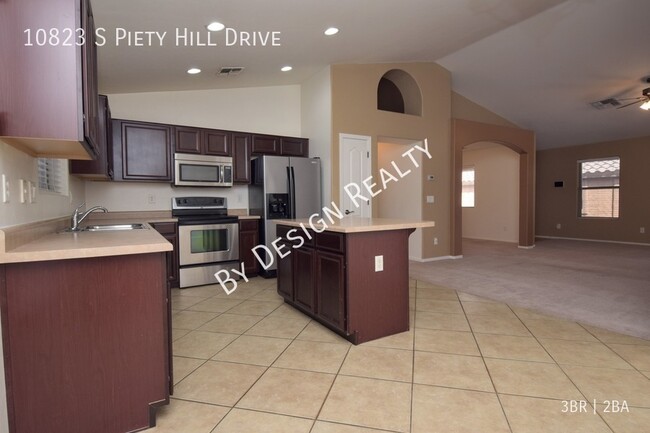 Building Photo - Rancho Del Lago 3 Bedroom 2 Bath + Den/Hom...