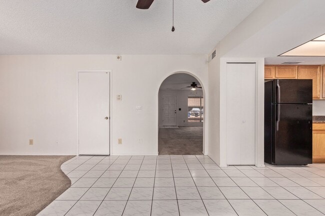 Building Photo - Comfortable 3-Bed, 2-Bath Home in Glendale...