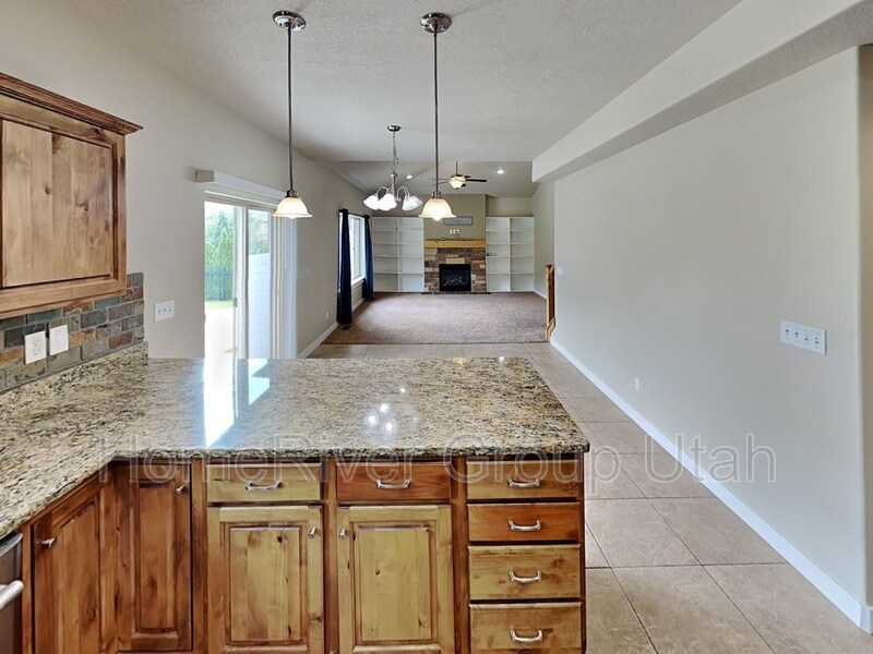 Building Photo - 10796 N La Costa