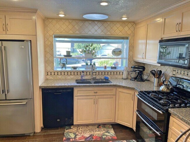 Building Photo - Beautifully Remodeled 3 Bedroom One Story ...