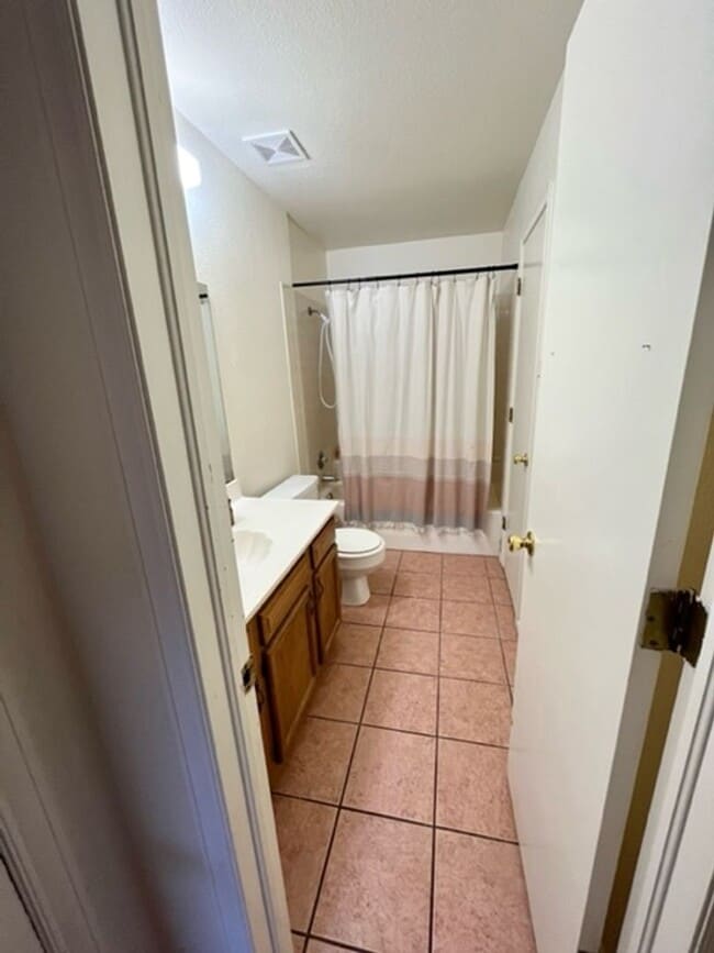 Building Photo - Great 3 bedroom 2 bath home!