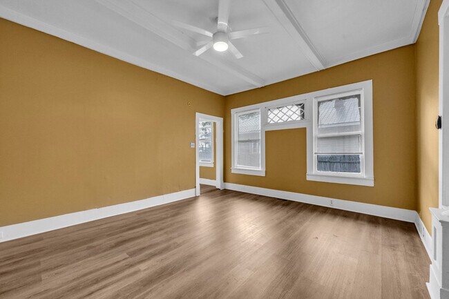 Building Photo - 3823 43rd Ave N