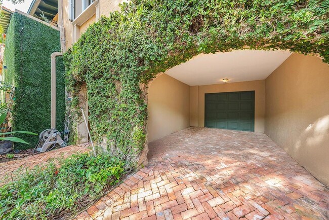 Building Photo - 6204 Paradise Point Dr