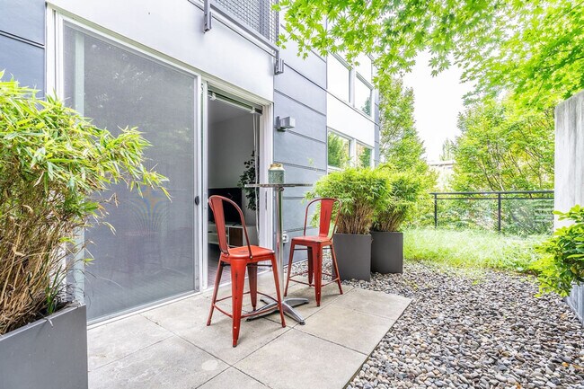 Building Photo - 1717 22nd Ave