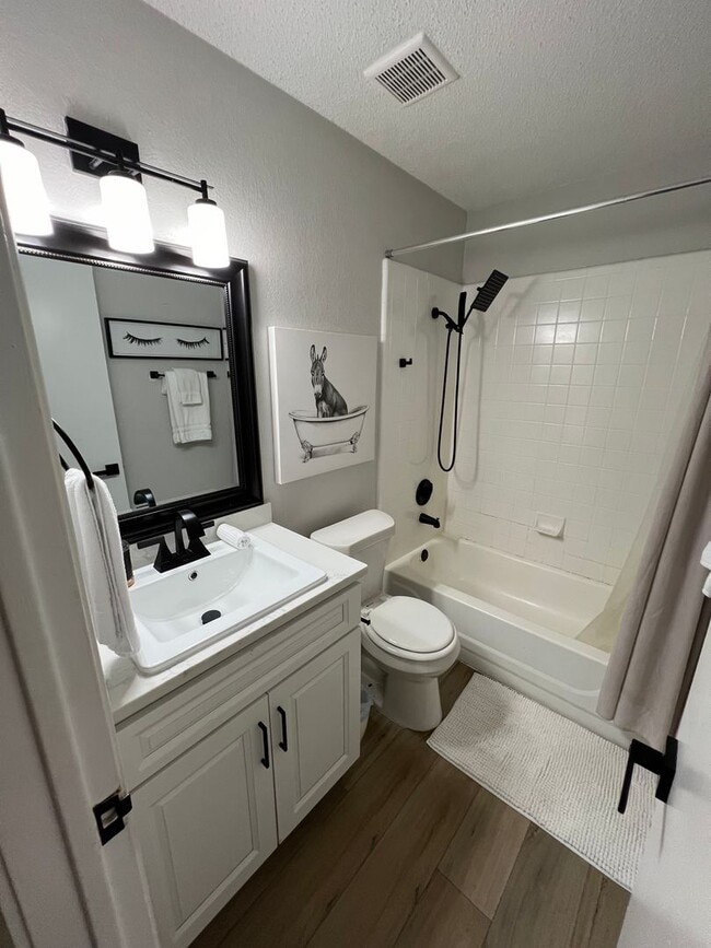 Building Photo - PRELEASING FOR MID JANUARY!  3 bedroom off of 183!