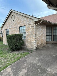Building Photo - 2406 Sunflower Dr
