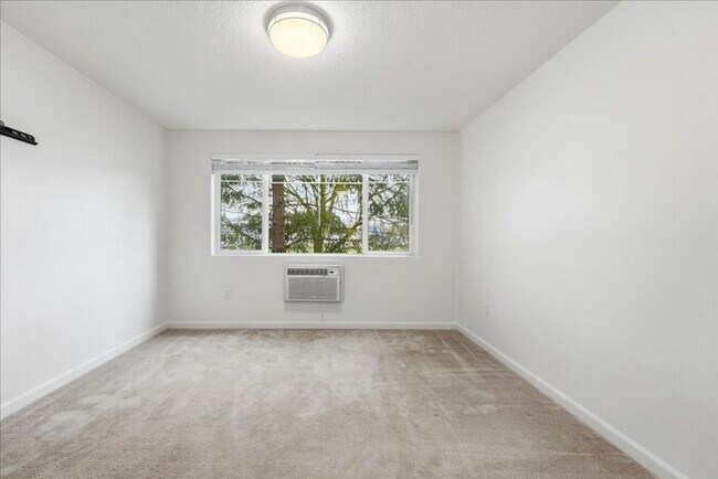 Building Photo - $1,850/mo • 2BD/2BA • W/G/S Included • $800 Deposit OAC
