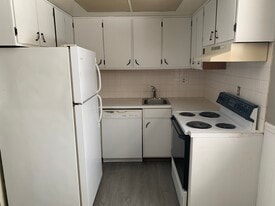 Building Photo - 3256 Delray Ave NW